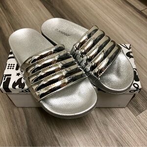 NEW Silver Metallic Slides Size 7 NEW